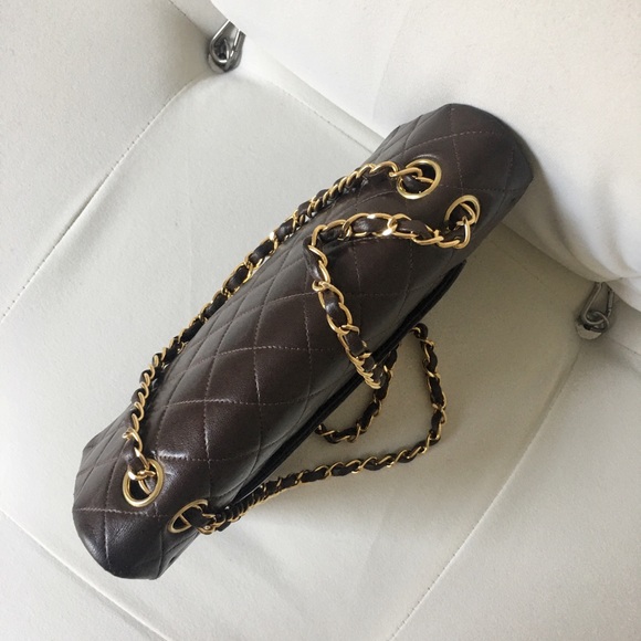 🎊2x HOST PICK🎊 Chanel Classic Medium Double Flap, Emergency Sale: PRICE FIRM - Picture 4 of 17